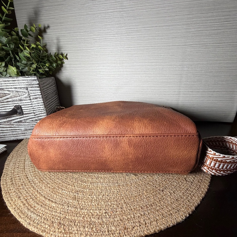 Bostanian Tan Crossbody Bag with Geometric Strap like new used once - Picture 10 of 15